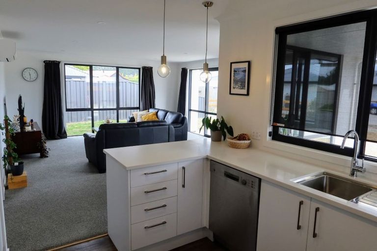 Photo of property in 12 Hebbard Court, Albert Town, Wanaka, 9305