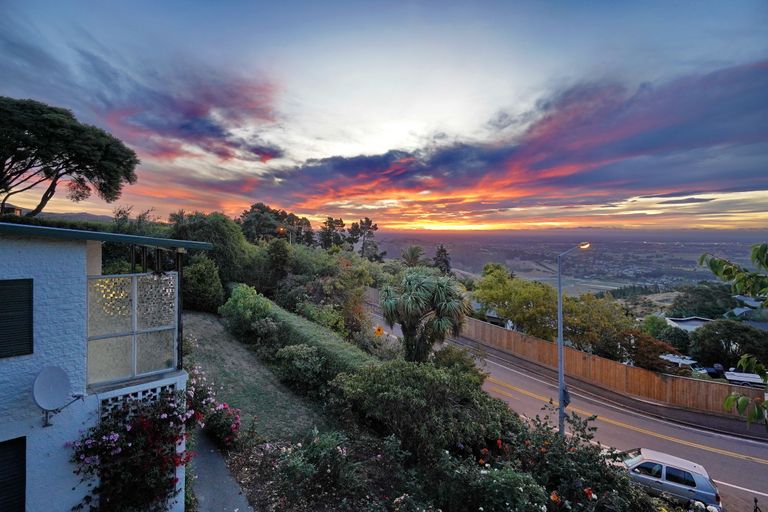 Photo of property in 193 Dyers Pass Road, Cashmere, Christchurch, 8022