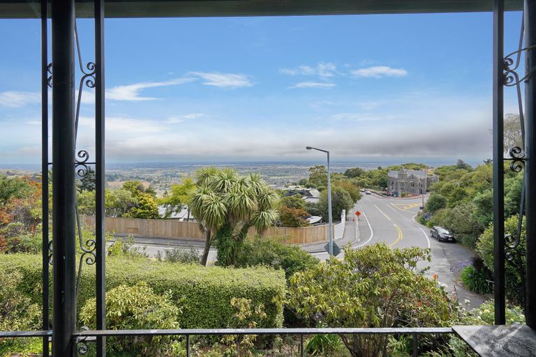 Photo of property in 193 Dyers Pass Road, Cashmere, Christchurch, 8022