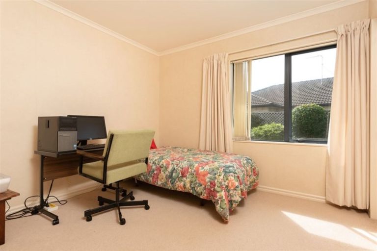 Photo of property in 1 Amberley Crescent, Bethlehem, Tauranga, 3110