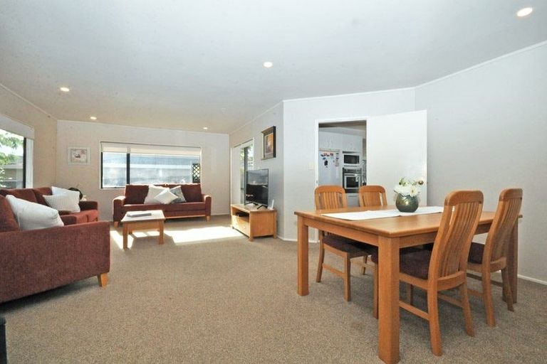 Photo of property in 1/8 Mandica Place, Sunnynook, Auckland, 0632