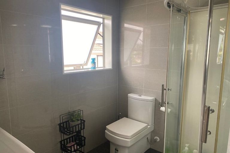 Photo of property in 18 Breenagh Place, Massey, Auckland, 0614