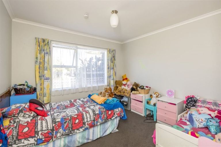 Photo of property in 35 Solway Street, Levin, 5510