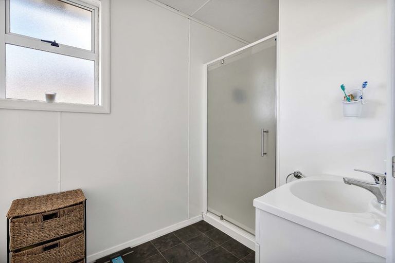 Photo of property in 6 Malone Place, Hawera, 4610