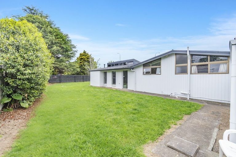 Photo of property in 2 Beaumaris Way, Conifer Grove, Takanini, 2112