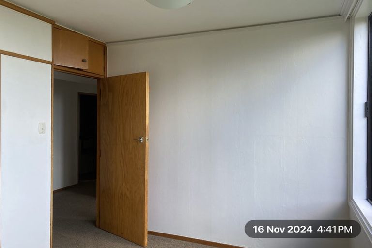 Photo of property in 1/2 Oriental Terrace, Mount Victoria, Wellington, 6011