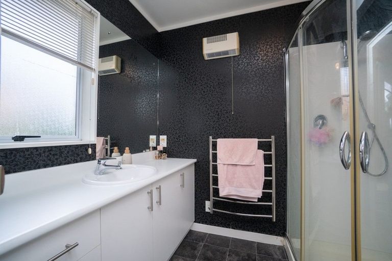 Photo of property in 17a Franklin Avenue, Hokowhitu, Palmerston North, 4410