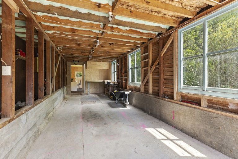 Photo of property in 243 Main Road, Tawa, Wellington, 5028