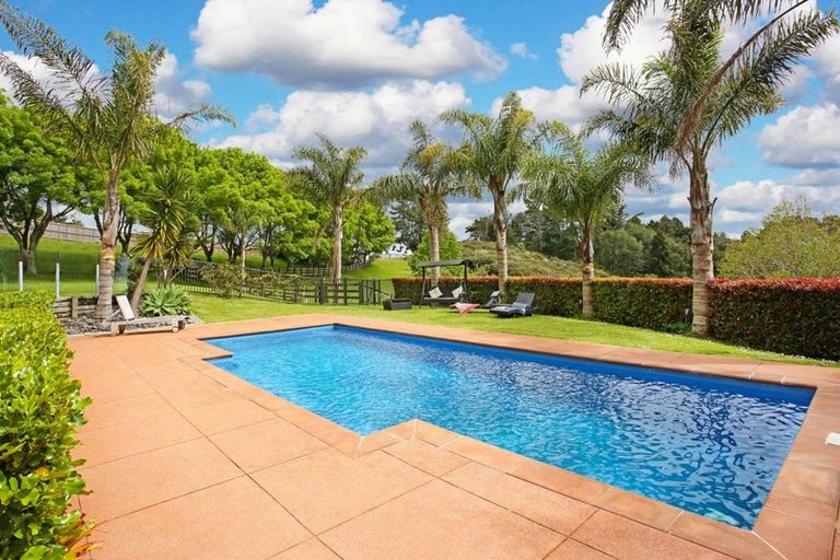 Photo of property in 374 Whitford Park Road, Whitford, Manurewa, 2576