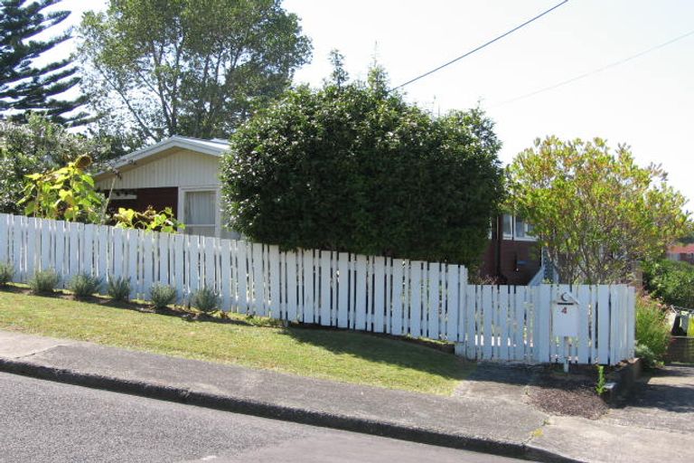 Photo of property in 4 Limmer Place, Browns Bay, Auckland, 0632