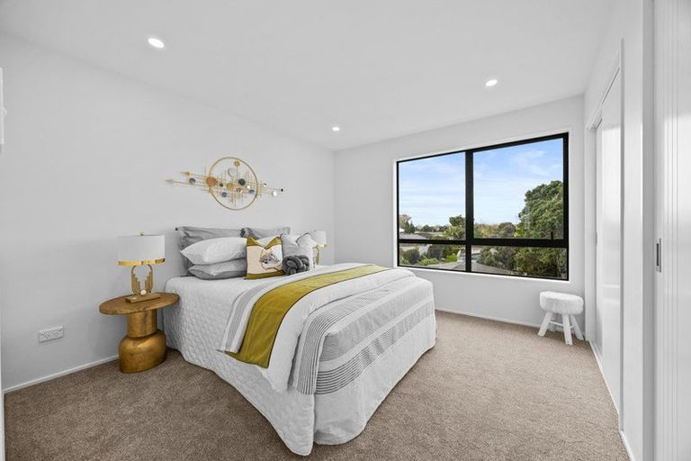 Photo of property in 5/6 Robertson Road, Ranui, Auckland, 0612