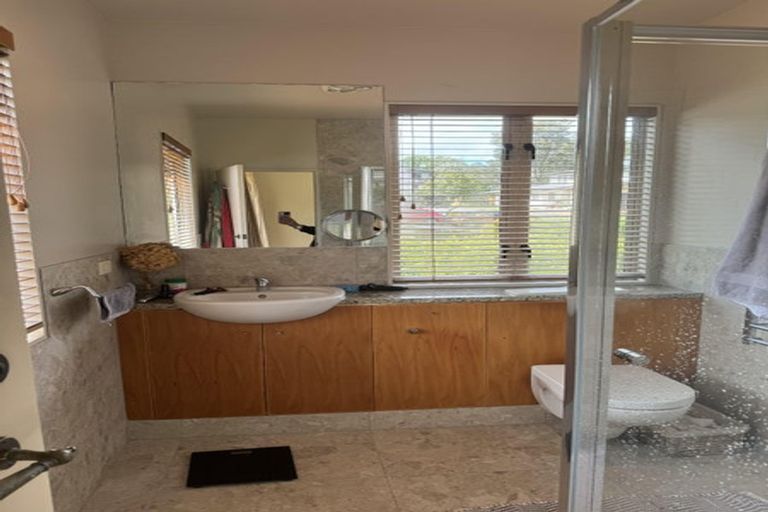 Photo of property in 14 Daldys Bush Lane, Bayview, Auckland, 0629