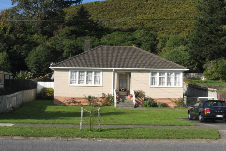 Photo of property in 204 Waddington Drive, Naenae, Lower Hutt, 5011