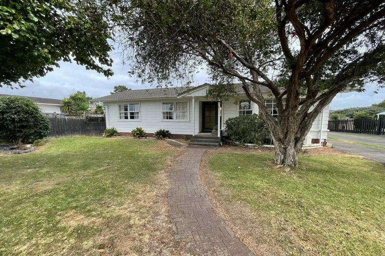 Photo of property in 83 Archmillen Avenue, Pakuranga Heights, Auckland, 2010