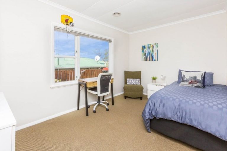 Photo of property in 68 Oakleigh Street, Maungaraki, Lower Hutt, 5010