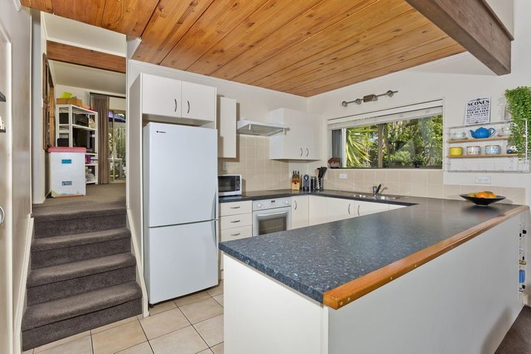 Photo of property in 20 Kallista Place, Browns Bay, Auckland, 0630