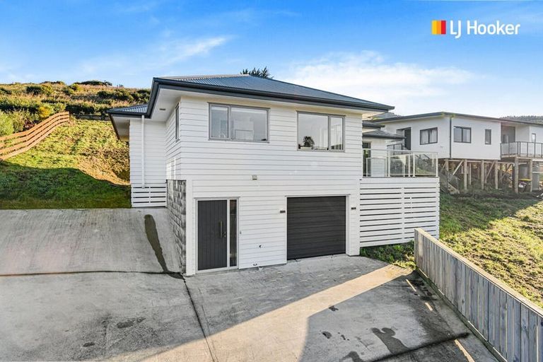 Photo of property in 17 Glendermid Close, Sawyers Bay, Port Chalmers, 9023
