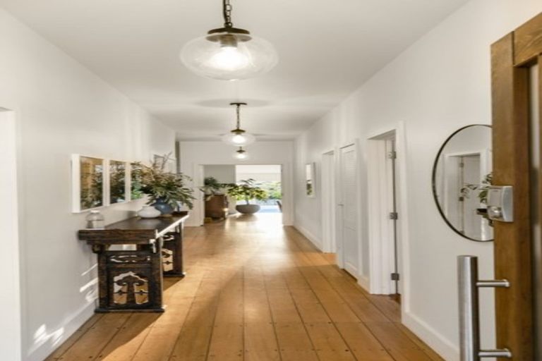 Photo of property in 131 Vauxhall Road, Narrow Neck, Auckland, 0624