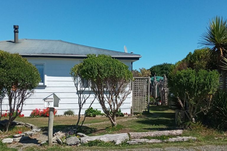Property details for 5 Bluecliffs Beach Road, Papatotara, Tuatapere, 9691