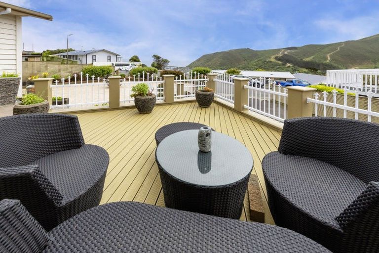 Photo of property in 11 Dart Crescent, Island Bay, Wellington, 6023