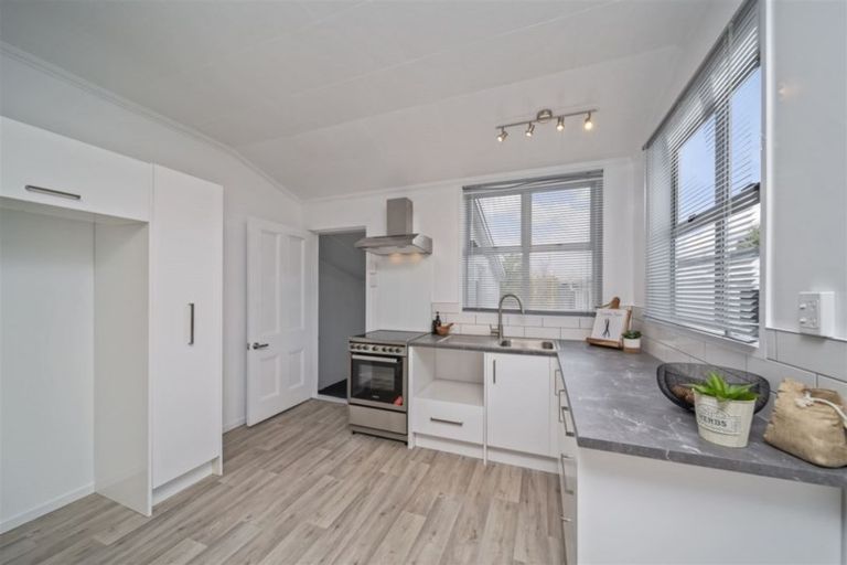 Photo of property in 36 Tawhiti Road, Hawera, 4610