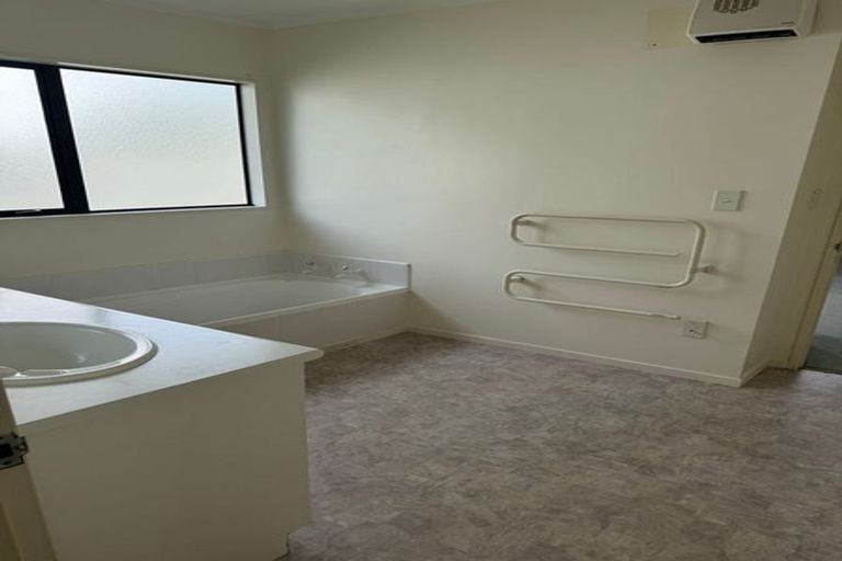 Photo of property in 104 Cortina Avenue, Johnsonville, Wellington, 6037