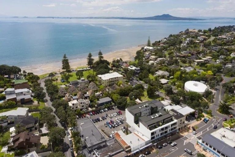 Photo of property in 34 Hythe Terrace, Mairangi Bay, Auckland, 0630