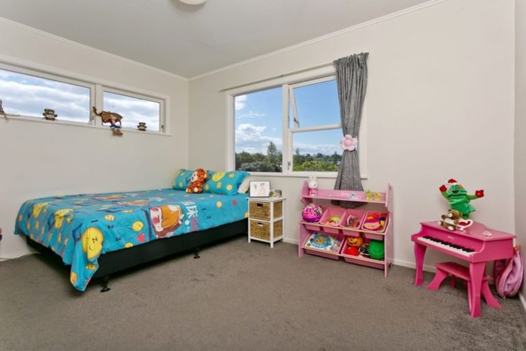 Photo of property in 33 Diana Drive, Glenfield, Auckland, 0627