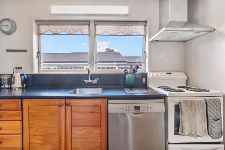 Photo of property in 8 Beverley Crescent, Hillcrest, Hamilton, 3216