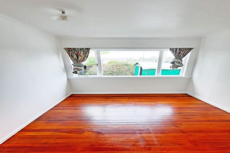 Photo of property in 15a Barbary Avenue, Kelston, Auckland, 0602