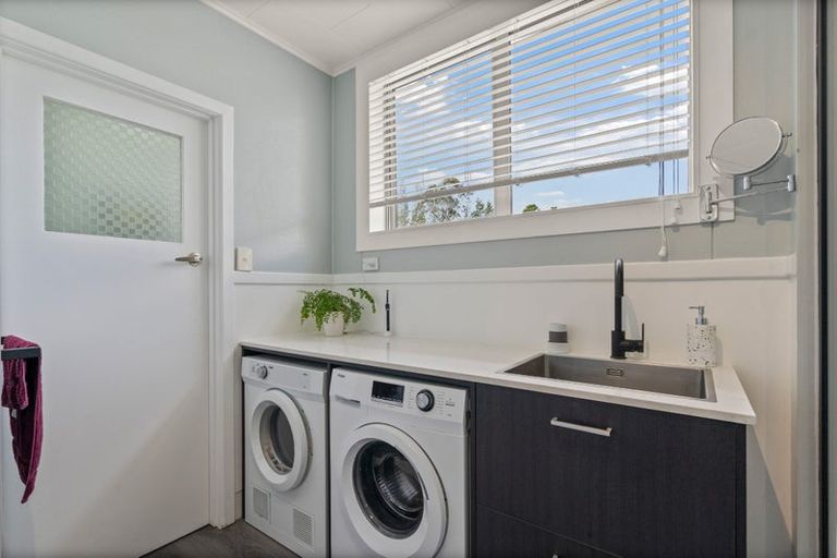 Photo of property in 2268 Ohai Clifden Highway, Orawia, Otautau, 9682