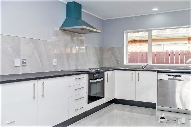 Photo of property in 100 Manuroa Road, Takanini, 2112