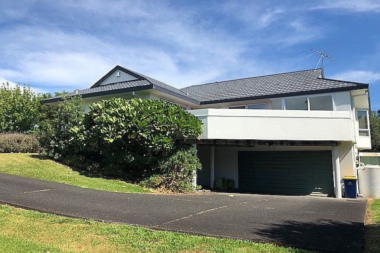 Photo of property in 35 Rifleman Rise, Unsworth Heights, Auckland, 0632