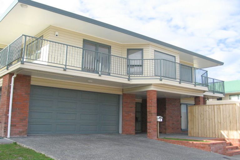 Photo of property in 7 Jordan Street, Island Bay, Wellington, 6023