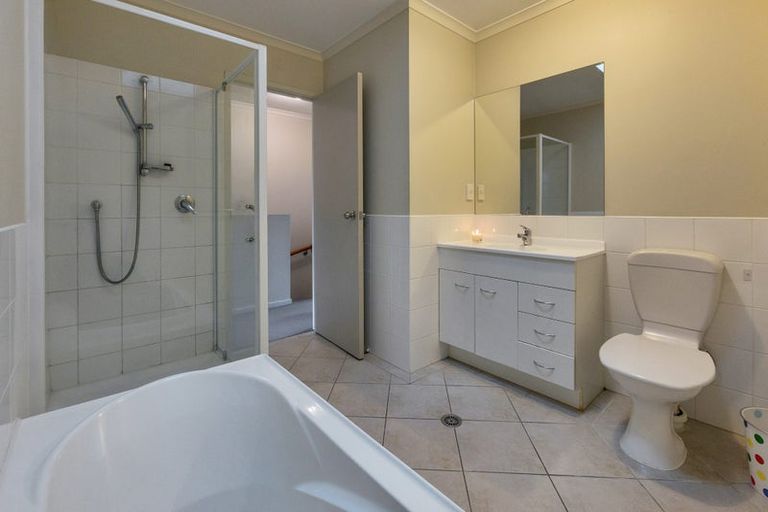 Photo of property in 35 Barnea Circle, Glen Eden, Auckland, 0602