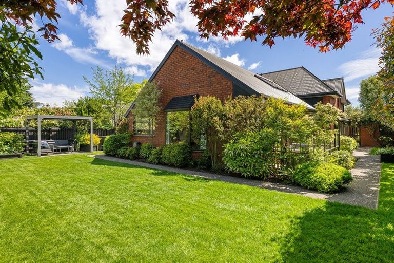 Photo of property in 22a Crosdale Place, Burnside, Christchurch, 8042