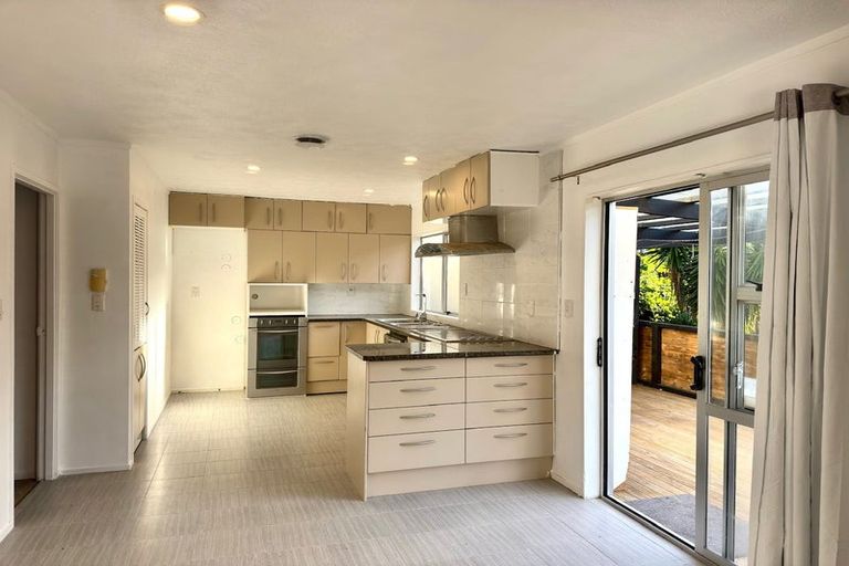 Photo of property in 2/144 Bradbury Road, Botany Downs, Auckland, 2010