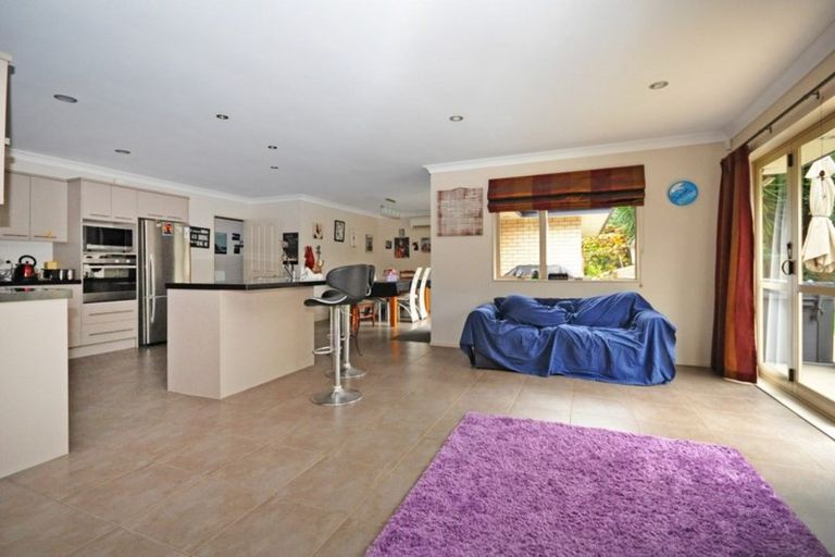 Photo of property in 5 Ernest Shackleton Place, Waiuku, 2123