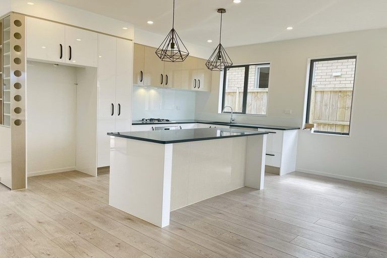 Photo of property in 18 Parton Road, Pukekohe, 2120