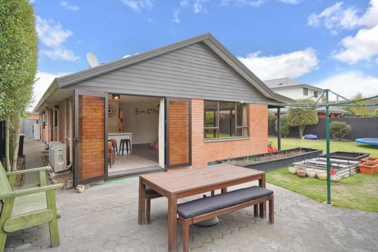 Photo of property in 64 Anglesea Avenue, Parklands, Christchurch, 8083