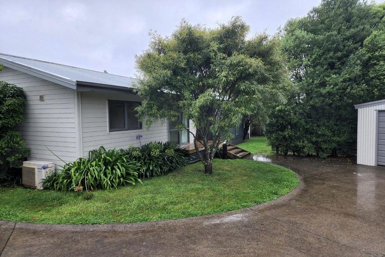 Photo of property in 1185 South Road, Oakura, 4314