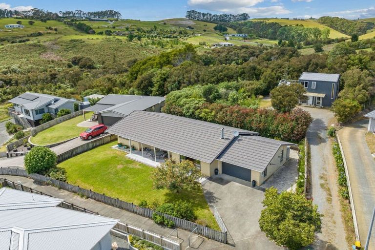 Photo of property in 10 Frangipani Street, Cable Bay, 0420