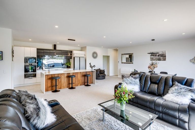 Photo of property in 91 Oak Road, Poraiti, Napier, 4112