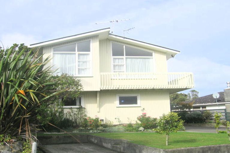 Photo of property in 33 Wattle Grove, Maungaraki, Lower Hutt, 5010