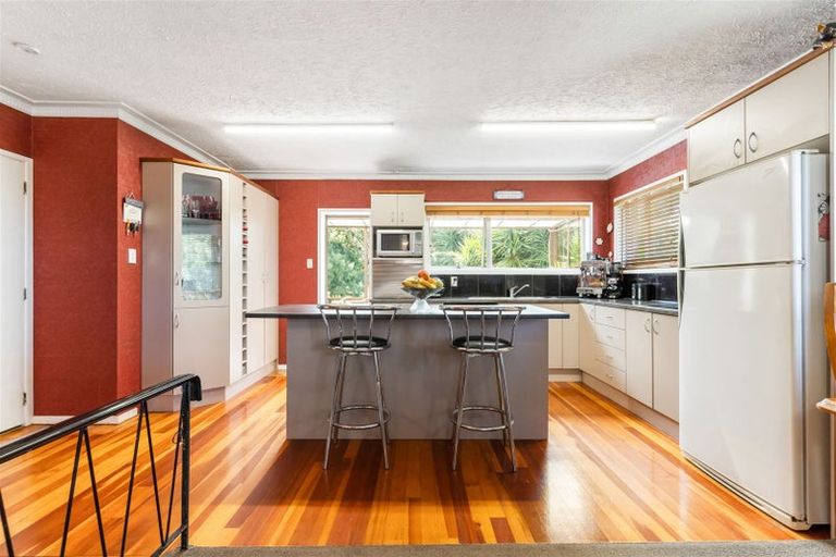 Photo of property in 36 Cascades Road, Pakuranga Heights, Auckland, 2010