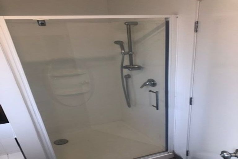 Photo of property in 11 Whitshire Mews, Massey, Auckland, 0614