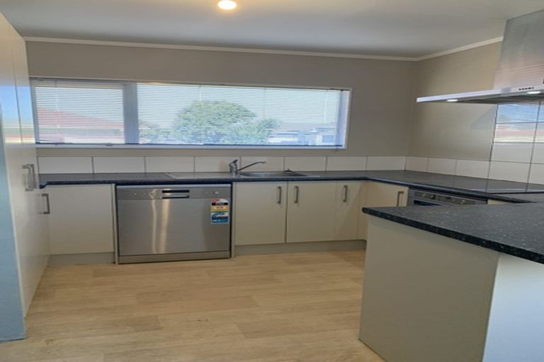 Photo of property in 49 Dungarvon Place, Clendon Park, Auckland, 2103