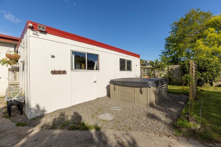 Photo of property in 1 Williams Terrace, Fitzherbert, Palmerston North, 4410