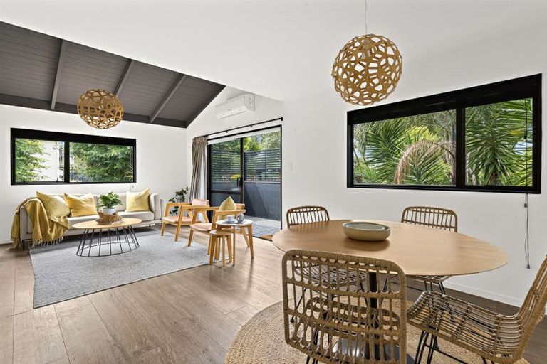 Photo of property in 1/663a Beach Road, Rothesay Bay, Auckland, 0630