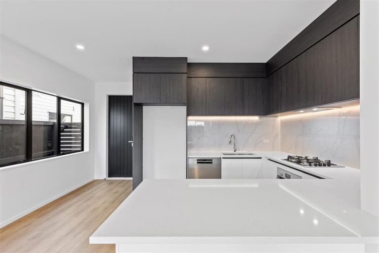 Photo of property in 47 Whare Kauri Road, Papakura, 2110